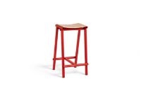 Billede af HAY Taburete 8 Bar Stool Low - Signal Red Powder Coated Base/Lacquered Oak Veneer