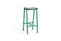 Billede af HAY Taburete 8 Bar Stool High - Soft Jade Green Powder Coated Base/Lacquered Oak Veneer