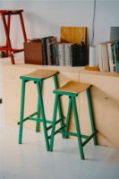 Billede af HAY Taburete 8 Bar Stool High - Soft Jade Green Powder Coated Base/Lacquered Oak Veneer