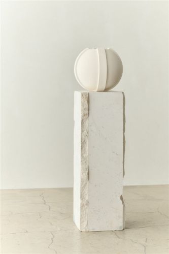 Louise Roe Vinci Vase #01 H: 29 cm - Raw White