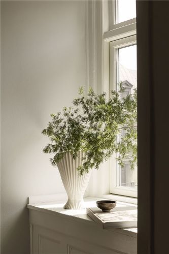 Ferm Living Fountain Vase H: 23 cm - Off-White 