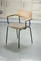 Billede af FDB Møbler J183 Holmen Stablestol m. armlæn - Sort stål, Eg, Taupe FORUDBESTIL: JULI 