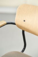 Billede af FDB Møbler J183 Holmen Stablestol m. armlæn - Sort stål, Eg, Taupe FORUDBESTIL: JULI 