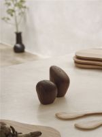 Billede af Ferm Living Cairn Salt and Pepper Shakers 2 stk. - Dark brown