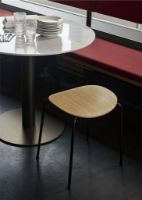 Billede af &Tradition Pavilion AV36 Stool H: 49 cm - Lacquered Oak
