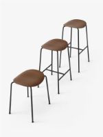 Billede af &Tradition Pavilion AV38 Bar Stool H: 79 cm - Lacquered Walnut 