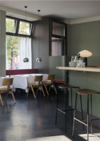 Billede af &Tradition Pavilion AV38 Bar Stool H: 79 cm - Lacquered Walnut 