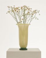 Billede af HAY Empire Vase Large H: 25 cm - Sand With Lemon/Green Base