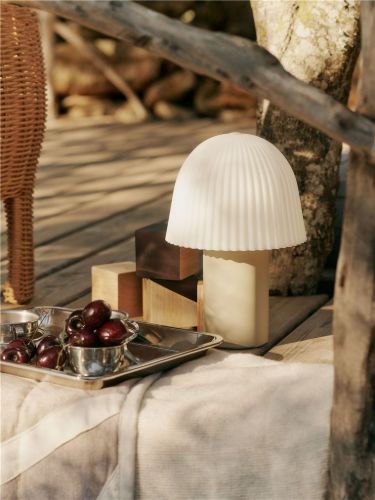 Ferm Living Frill Portable Lamp H: 22 cm - Cashmere/White 