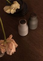 Billede af Audo Copenhagen Bottle Grinder Small 2-Pack H: 11,5 cm - Hunting Green/Beige/Walnut
  