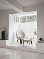 Billede af Vipp 466 Lodge Lounge Chair H: 91,5 cm - Dark Oak/Curly 09 Off-white