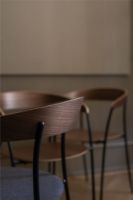 Billede af New Works Missing Armchair Chair SH: 46 cm - Lacquered Walnut/Ultra 574 Brandy 