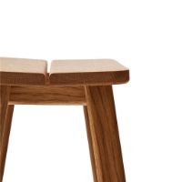 Billede af Form & Refine Angle Standard Stool B: 38 cm - Naturolieret Eg