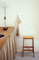 Billede af Form & Refine Angle Standard Bar Stool H: 65 cm - Naturolieret Eg