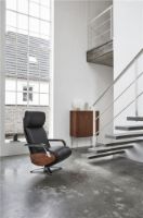 Billede af BERG Furniture Coda Lænestol m. Fjernbetjening SH: 49 cm - Rustical Sort Læder/Valnød