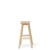 Billede af Form & Refine Angle Bar Stool H: 65 cm - Bøg