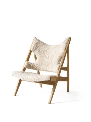 Audo Copenhagen Knitting Lounge Chair Sheepskin H: 90,6 cm - Natural Oak/Sheepskin Moonlight