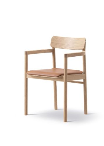 Fredericia Furniture 3446 Post Chair H: 79,5 cm - Lys Olieret Eg/Coqnac Læder