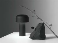 Billede af FLOS Bellhop Battery Bordlampe H: 21 cm - Mat Sort