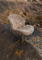 Billede af Vipp 469 Lodge Lounge Chair Low H: 77 cm - Dark Oak/Sheepskin Curly Umber