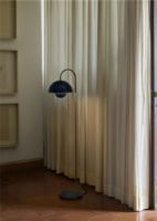 Billede af &Tradition Flowerpot VP12 Gulvlampe H: 122 cm - Steel Blue