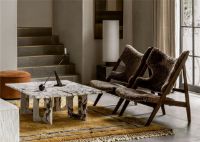 Billede af Audo Copenhagen Knitting Lounge Chair Sheepskin - Dark Stained Oak/Sahara 