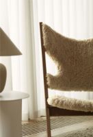 Billede af Audo Copenhagen Knitting Lounge Chair Sheepskin - Dark Stained Oak/Nature