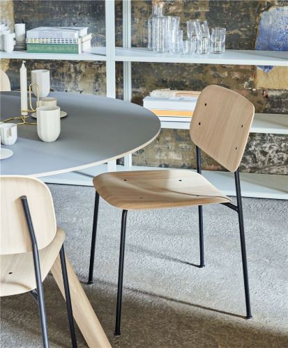 HAY Soft Edge 40 Chair w. Standard Gliders  - Lacquered Oak/Black Powder Coated Steel