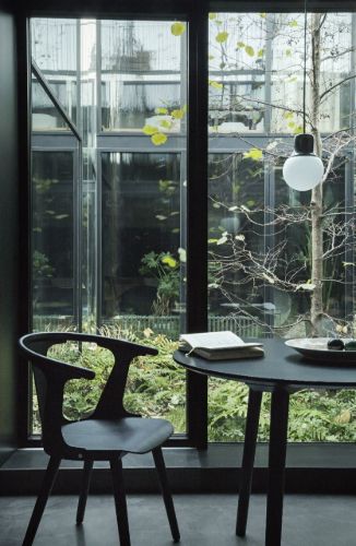 &Tradition SK4 In Between Dining Table Ø: 120 cm - Black Lacquered Oak
