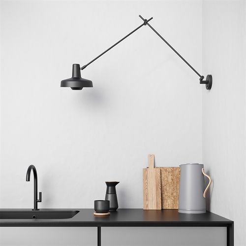 Lampefeber Arigato Large Væglampe L: 110 cm - Sort