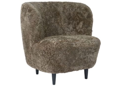 GUBI Stay Lounge Chair Fully Upholstered SH: 40 cm - Sahara/Black Stained Oak