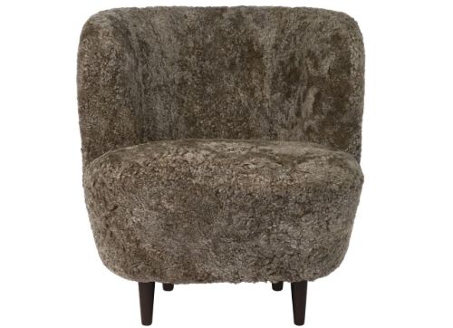 GUBI Stay Lounge Chair Fully Upholstered SH: 40 cm - Sahara/American Walnut