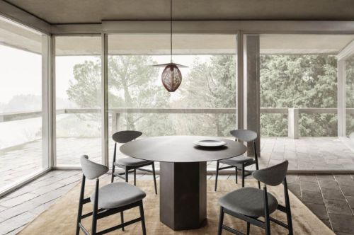 GUBI Epic Dining Table Ø: 130 cm - Midnight Black Steel
