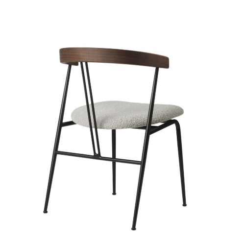 GUBI Violin Dining Chair Upholstered Seat Bouclé SH: 45 cm - Oiled American Walnut / 004