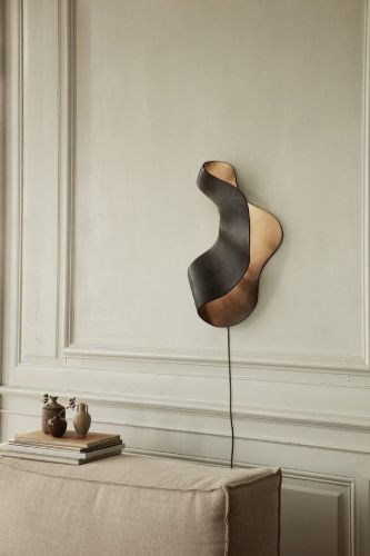 Ferm Living Oyster Wall Lamp H: 60 cm - Black