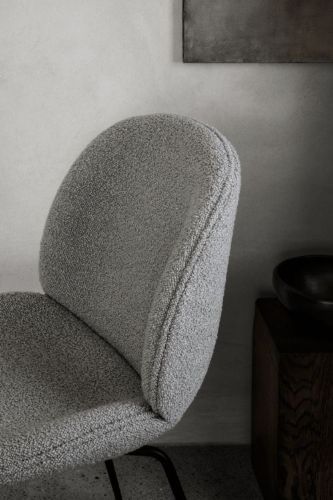 GUBI Beetle Dining Chair SH: 45,5 cm - Black Base / Dedar Karakorum