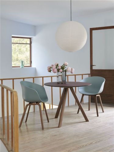 HAY CPH 20 Round Table Ø: 90 cm - Lacquered Solid Walnut/Burgundy Linoleum