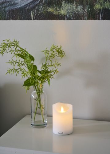 Sirius Sara Genopladeligt Stearinlys H: 10 cm - Hvid