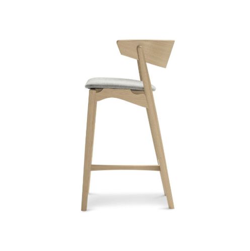Sibast Furniture No 7 Bar Stool SH: 65 cm - White Oil Oak / Remix 123 Light Grey