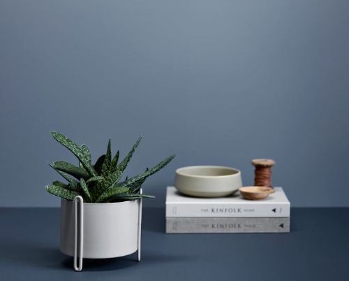 Woud Pidestall Planter Small H: 15 cm - Black