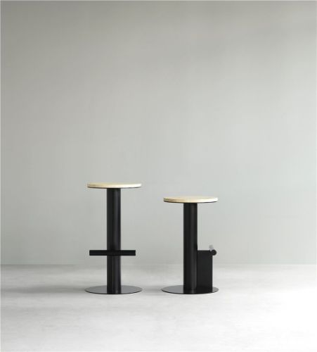 Normann Copenhagen Pole Barstol H: 65 cm - Sort Stål/Fyrretræ