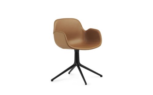 Normann Copenhagen Form Drejestol m. armlæn SH: 44cm - Brandy Læder/Sort Aluminium