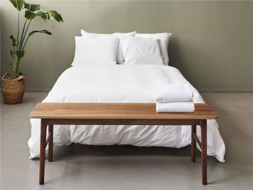 Duus & Møller Meadow Bænk L: 140 cm - Massiv Valnød/Valnøddefiner